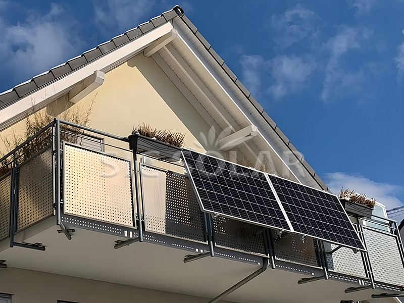 Chân đế ban công bảng điều khiển năng lượng mặt trời gia đình 1KW ở Ý