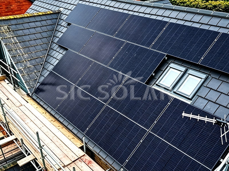Lắp đặt giá đỡ mái nghiêng cho tấm pin mặt trời 10KW tại Anh