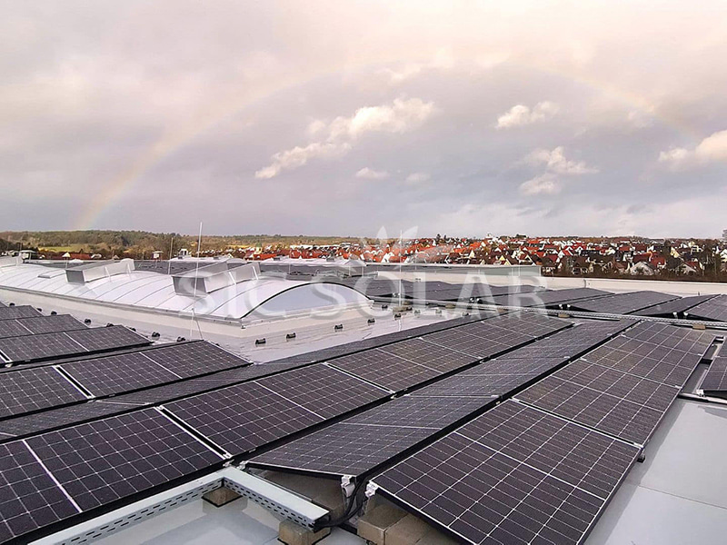 Hệ thống lắp đặt tấm pin mặt trời mái phẳng 200KW tại Ý