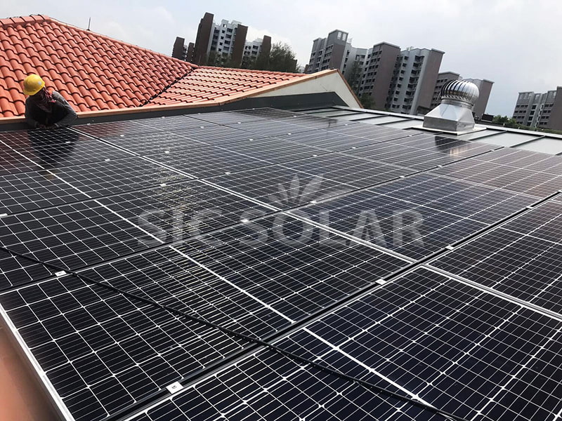 Giá đỡ lắp đặt tấm pin năng lượng mặt trời 100KW trên mái nhà tại Singapore