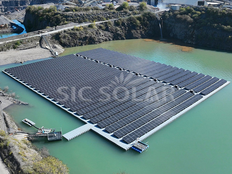 Lắp đặt kết cấu pin mặt trời nổi 200KW tại Anh