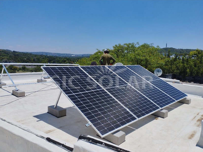 Hệ thống giá đỡ lắp đặt năng lượng mặt trời mái phẳng 10KW tại Nam Phi