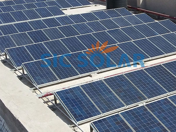 Hệ thống lắp đặt mái nhà năng lượng mặt trời hình tam giác có thể điều chỉnh 1,2 MW ở Noida